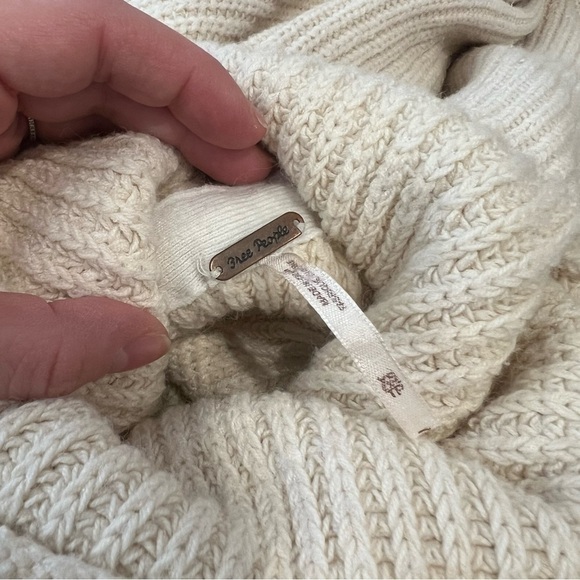 Free People Eleven Oversized Chunky Knit Turtleneck Sweater - Picture 9 of 10